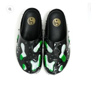 Esenes Black and Green Clogs